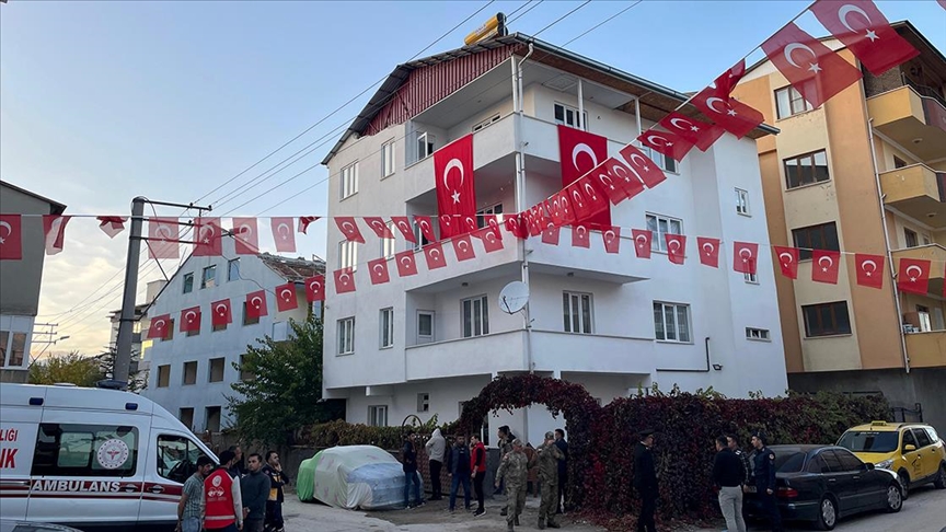 Hakkari Van karayolunda patlama 1 Şehit