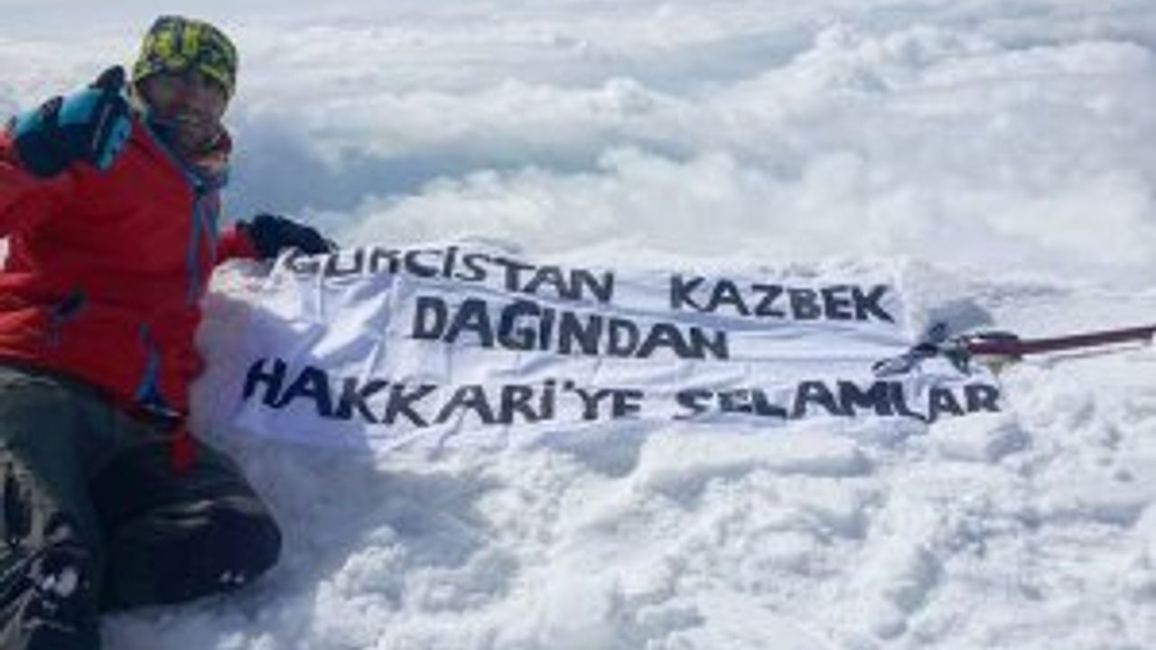 Hakkârili Dağcıları Gürcistan’da Kazbek dağına tırmandı