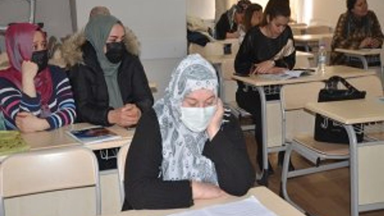 Yüksekova'da okuma yazma kurslarından 5 bin 507 kişi yararlandı