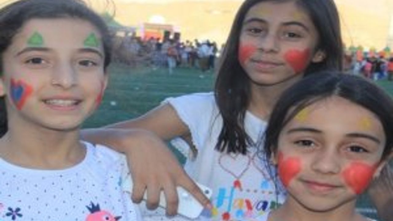 Hakkari'deki Kurulan Türkiye'nin En Büyük Oyun Park Çocukları Sevindirdi