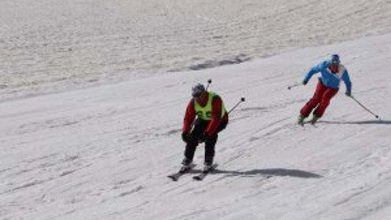 Hakkari’de kayak yarışması düzenlendi