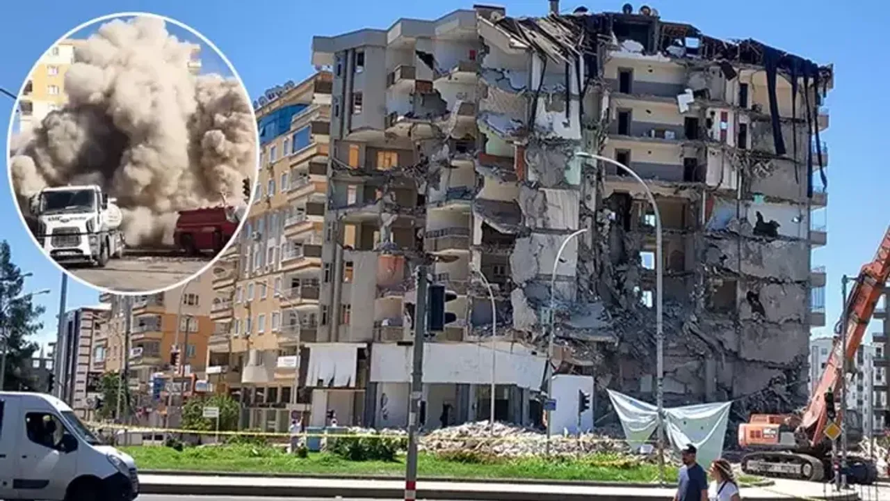 Diyarbakır'da depremde hasar gören bina yıkım sırasında çöktü