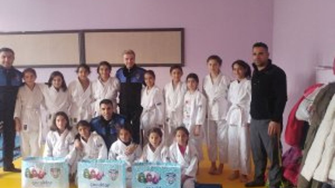 Toplum polisi Judo takımını  ziyareti etti.