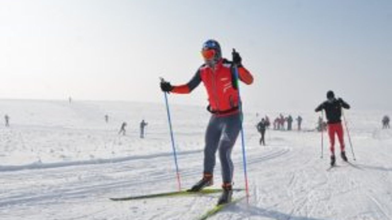 Yüksekovalı kayakçılar yarışlara iddialı hazırlanıyor