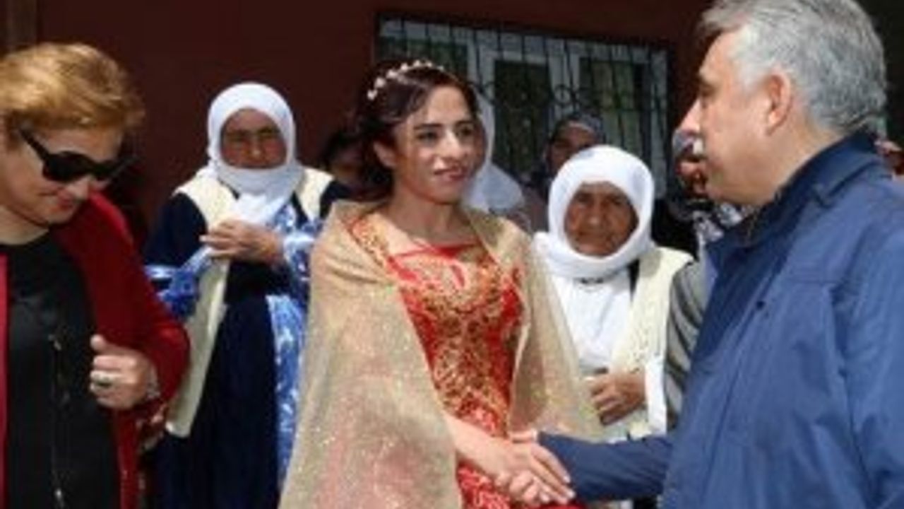 Vali Toprak ve eşi Şehit kızının düğün törenine katıldı!