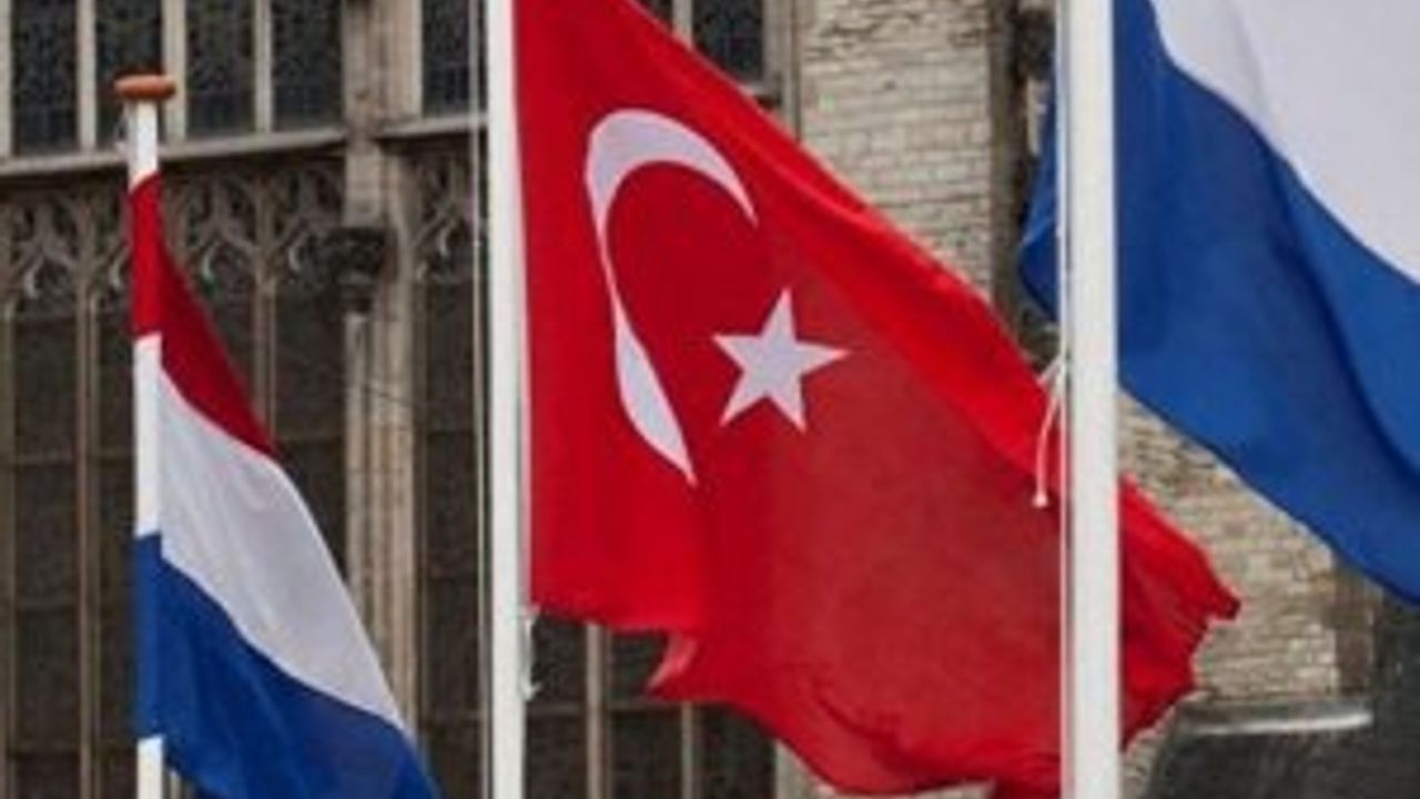 Hollanda Türkiye Büyükelçisi’ni geri çekti