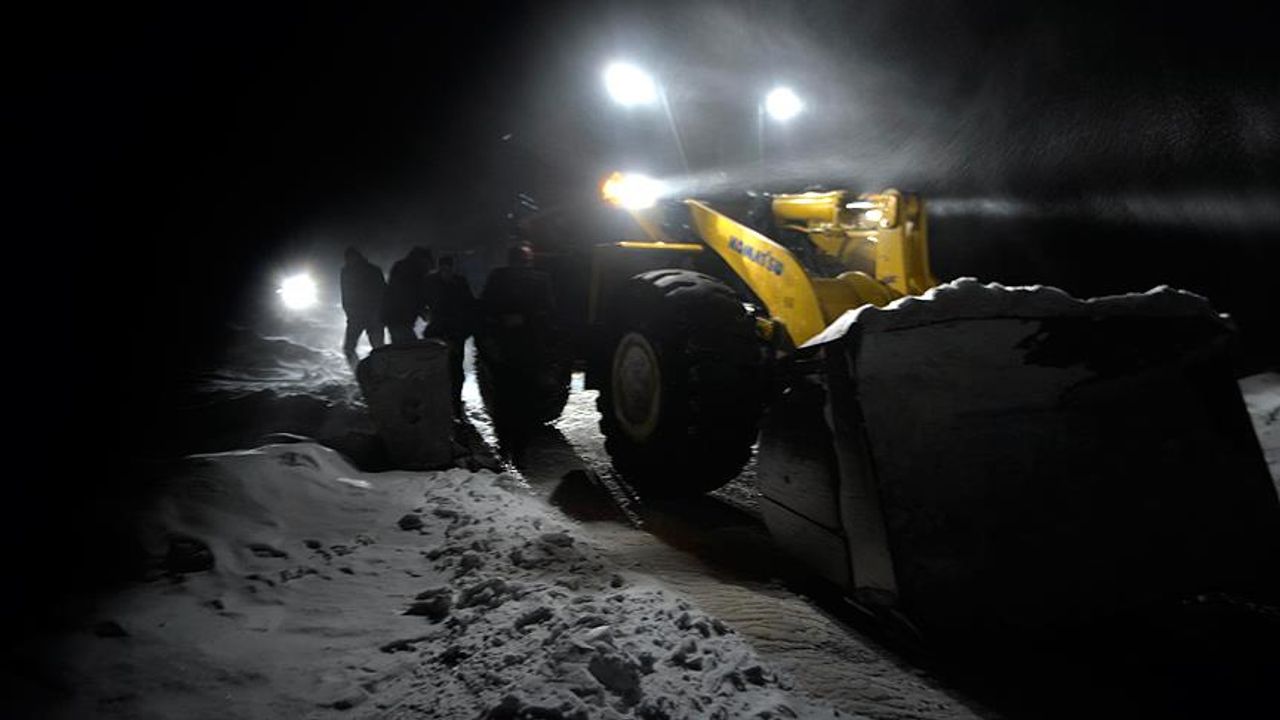 Kar yağışı ve tipide mahsur kalan 86 kişi kurtarıldı