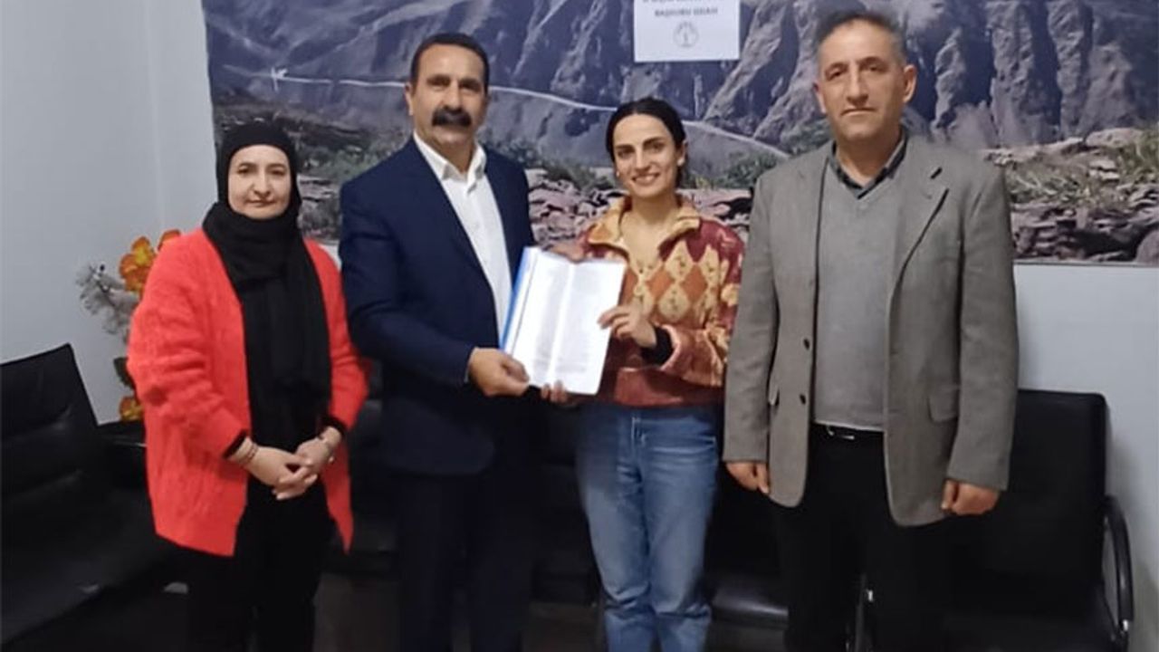 Akış HEDEP'ten Belediye Başkan Aday Adayı Oldu - Hakkari İl Sesi Gazetesi