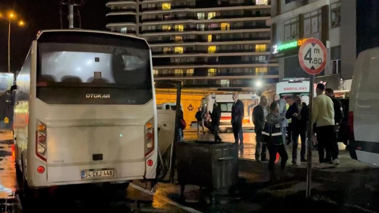 Bursa'da turistleri taşıyan otobüs kaza yaptı: 1’i ağır 10 yaralı