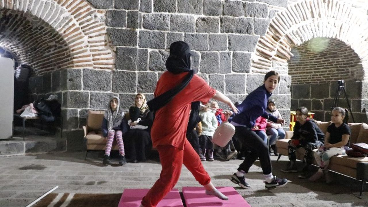 Diyarbakır'da kadınlara savunma eğitimi veriliyor