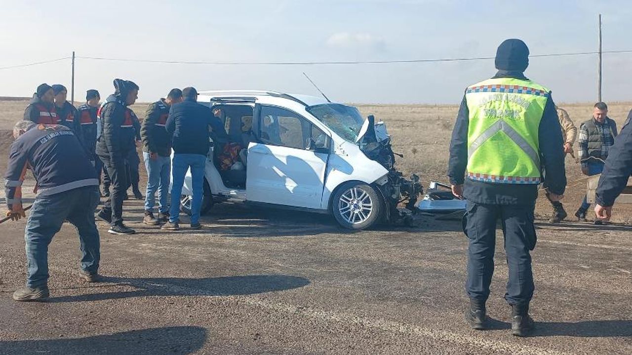 Sivas'ta 2 aracın çarpıştığı kazada 1 kişi öldü
