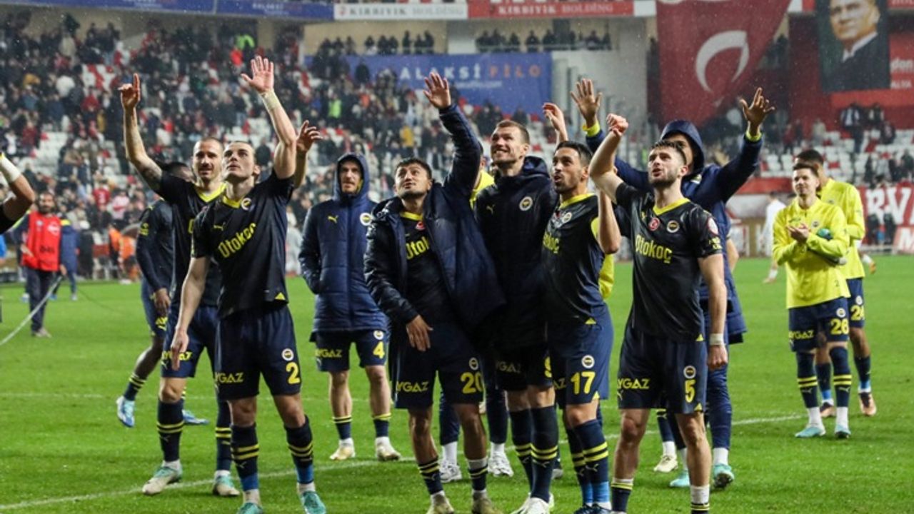 Fenerbahçe, Antalyaspor deplasmanından 3 puanla döndü