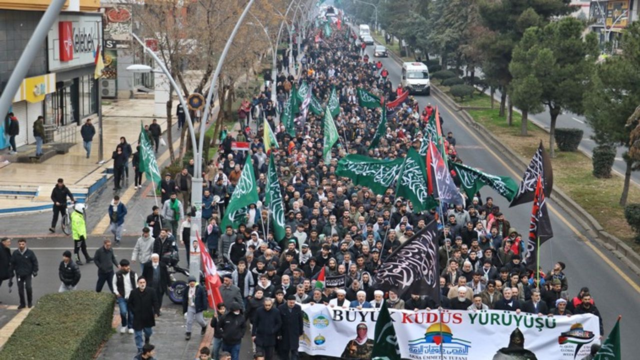 Diyarbakır'da binlerin katılımıyla 'Büyük Kudüs Yürüyüşü' yapıldı