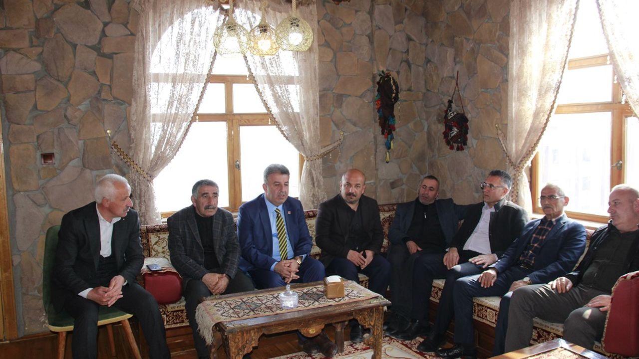 CHP belediye başkan adayı Özbek muhtarlarla bir araya geldi