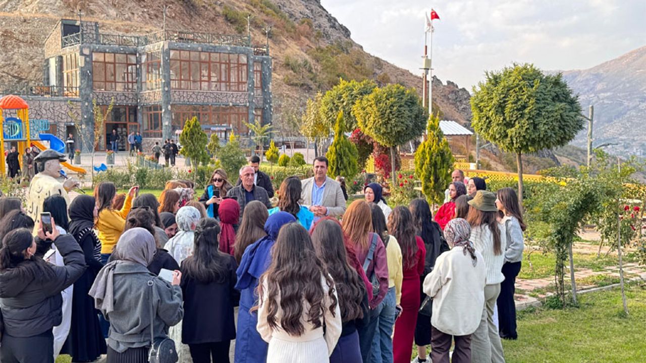 Kırşehir ve Nevşehir'den gelen 78 genç Hakkari'de