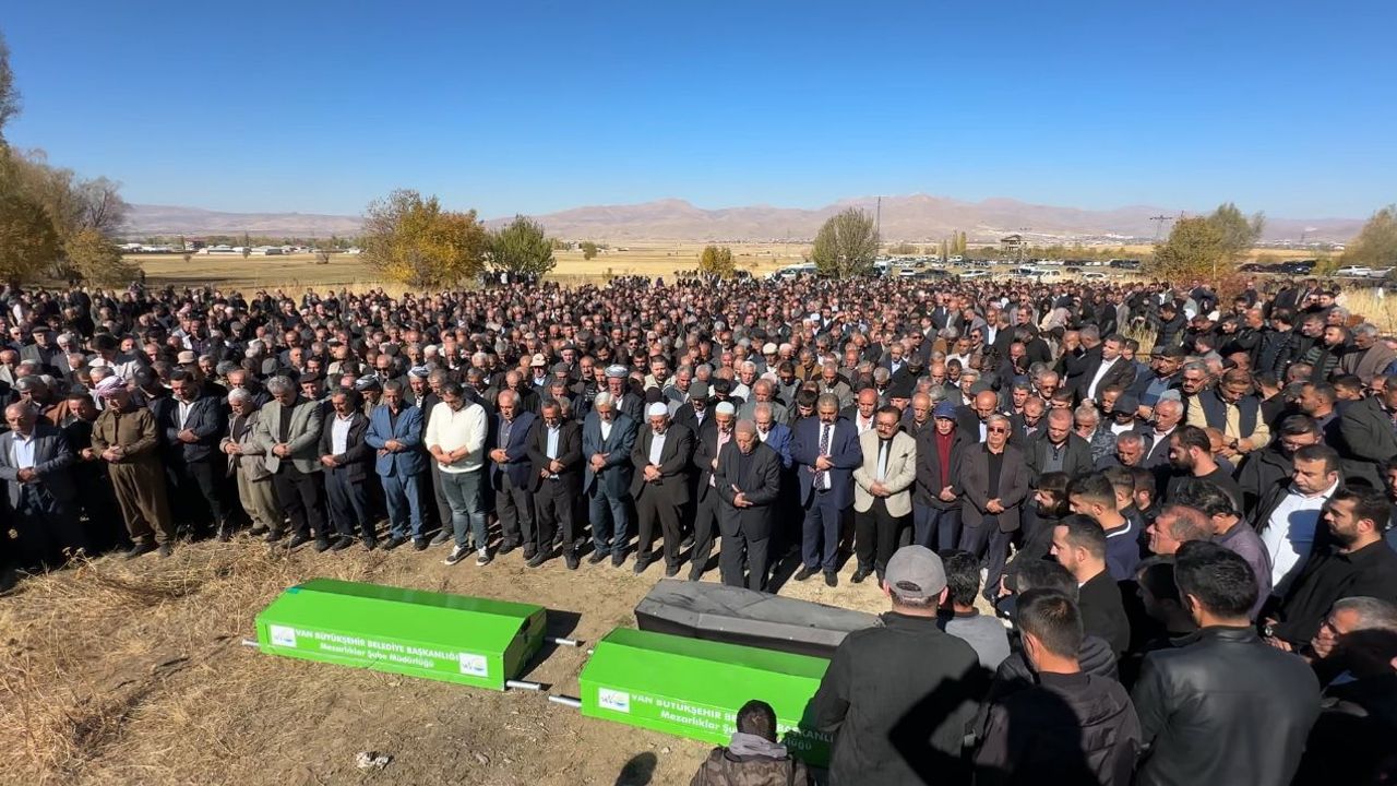 Yüksekova’da acı gün: Kazada ölen üç kişi defnedildi