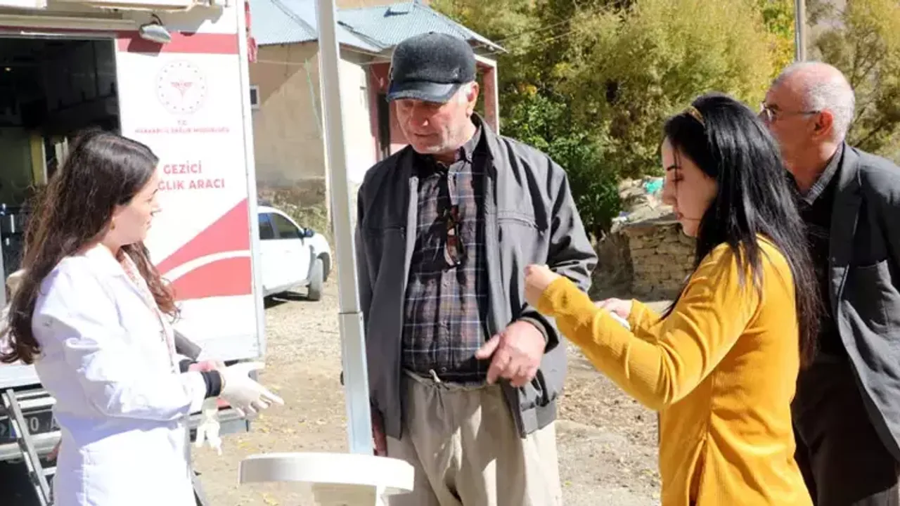Hakkari'de sağlık ekipleri, sınırda kanser taraması yaptı