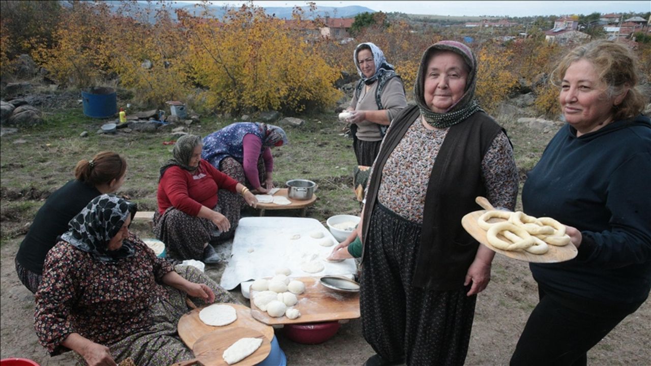 Kadınlar "kürül" geleneğini imece usulü yaşatıyor
