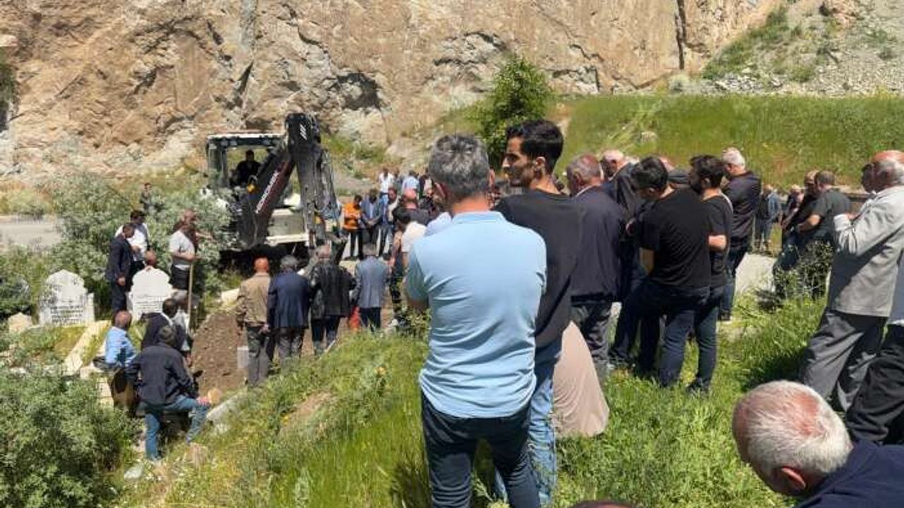 Ekrem Ertuş Hakkari’de son yolculuğuna uğurlandı