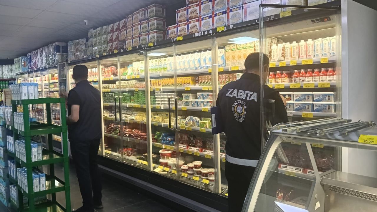 Hakkari'de marketler zabıta denetiminden geçti
