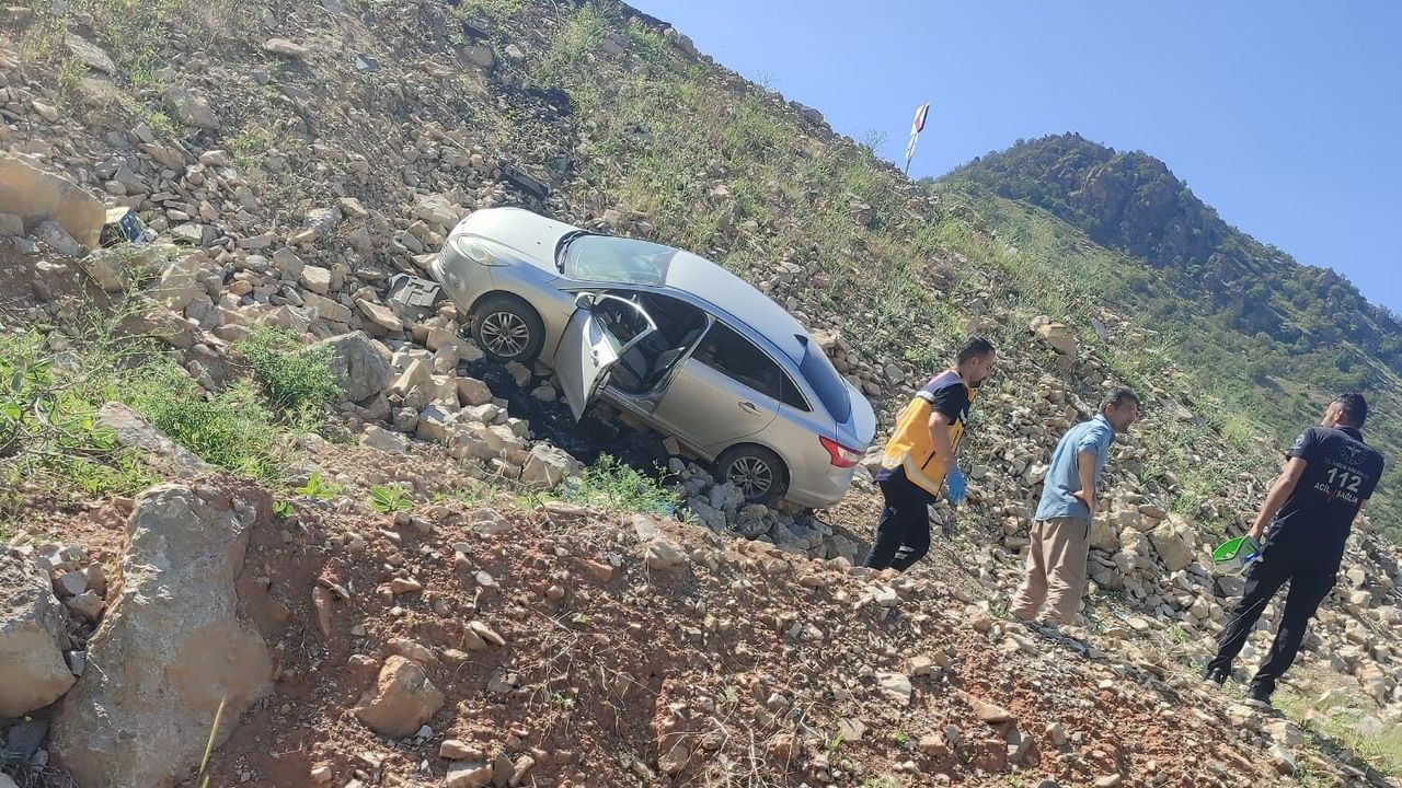 Hakkari’de korkutan kaza: Araç şarampole sürüklend