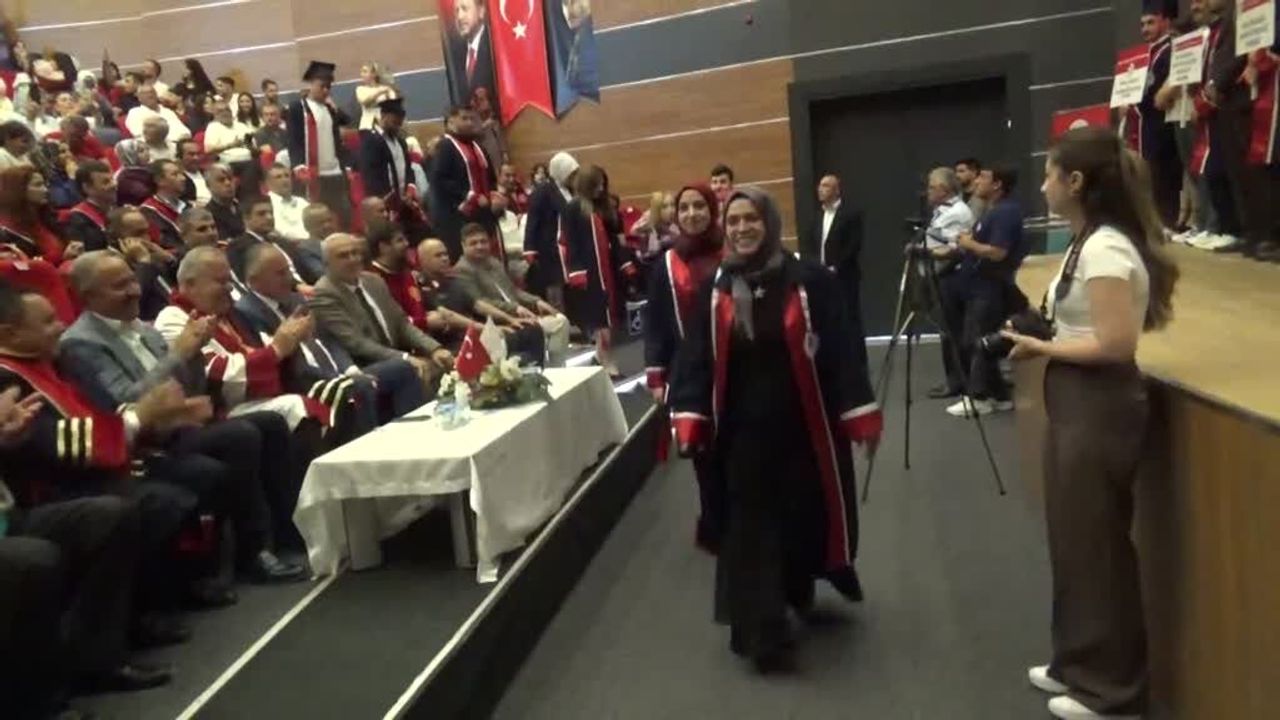 30 yıldır evli çift yüksekokuldan birlikte mezun o