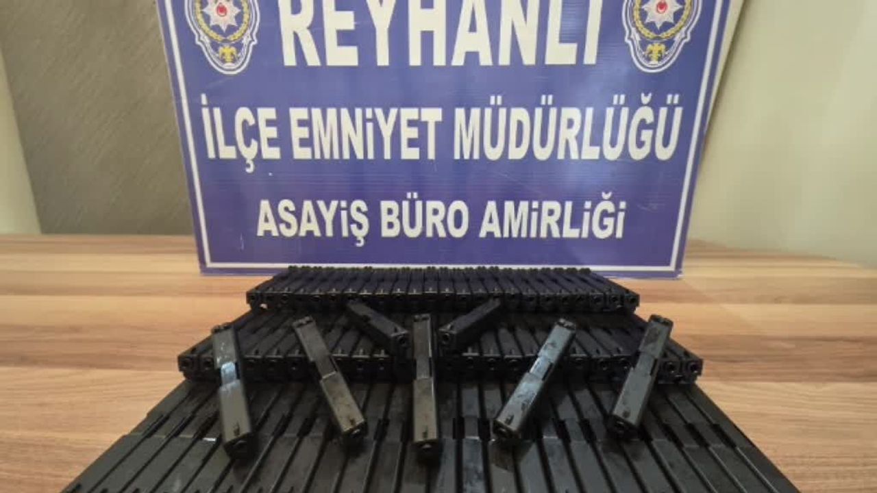 Otomobilinde tabanca parçaları bulunan zanlı tutuk