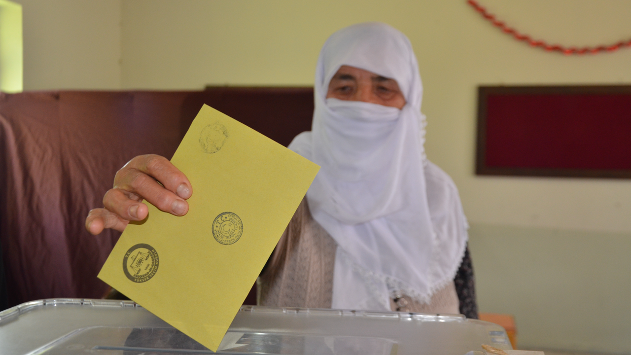Muş'ta 4 köyde muhtarlık seçimi için sandık kuruldu