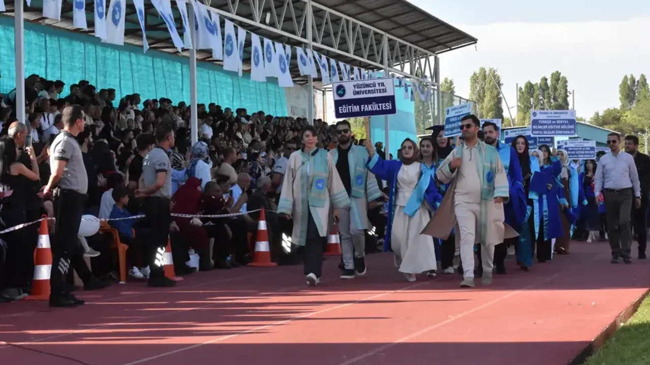 Van YYÜ'de mezuniyet töreni düzenlendi