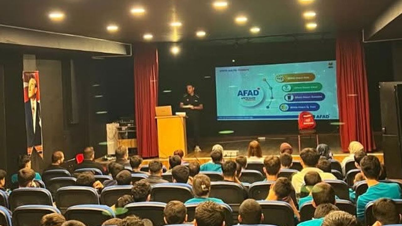 AFAD'dan Şemdinli'de afet farkındalık eğitimi