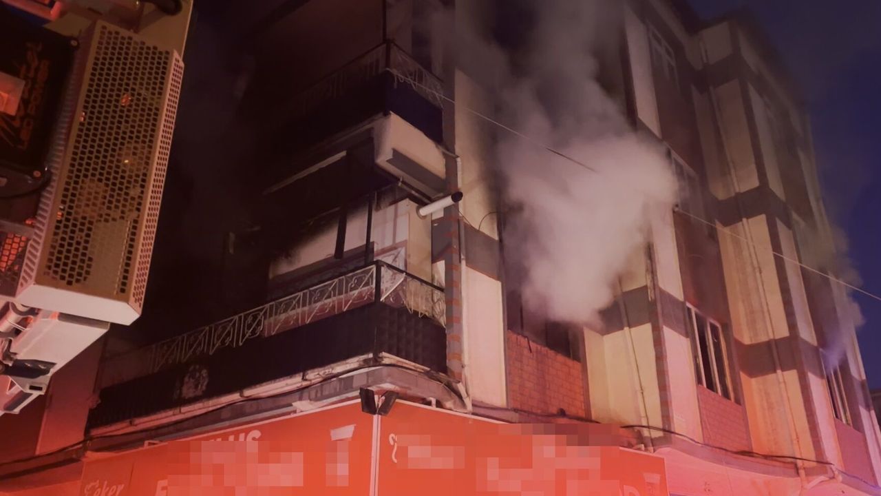 Dairede çıkan yangında çift ile 3 çocuğu dumandan etkilendi