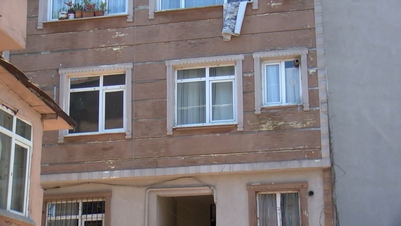 Fatih'te annesinden para istedi, alamayınca bıçakla rehin al