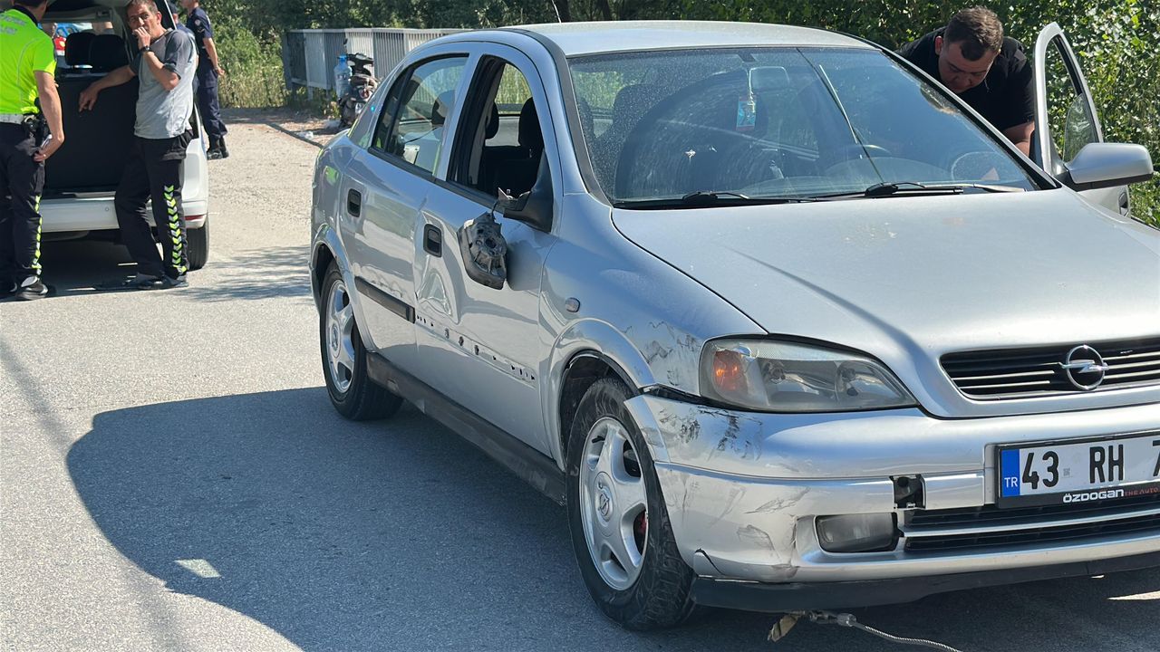 Otomobille çarpışan motosikletin sürücüsü ağır yaralandı