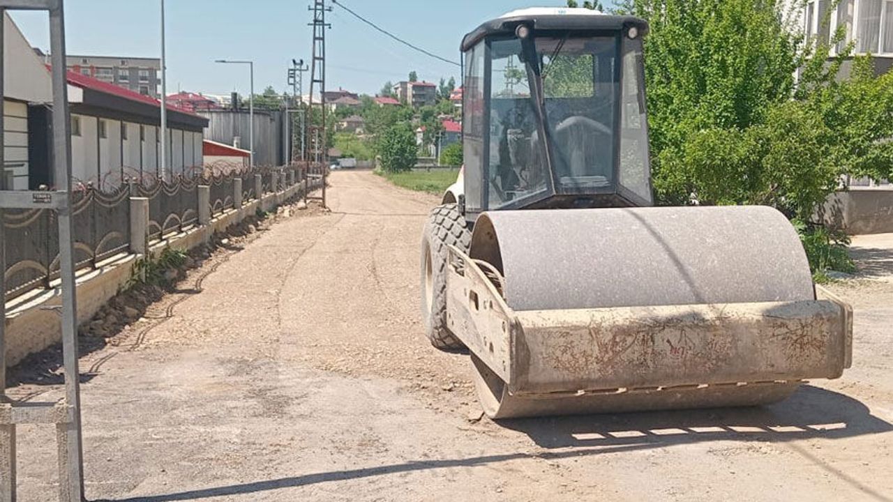 Yüksekova’da 400 metrelik yeni bağlantı yolu açıldı