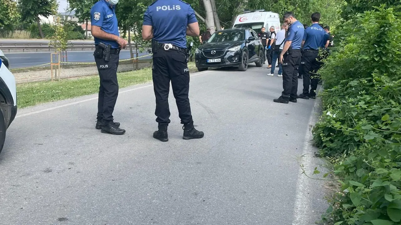 Camları kırık otomobilin arka koltuğunda ölü bulundu