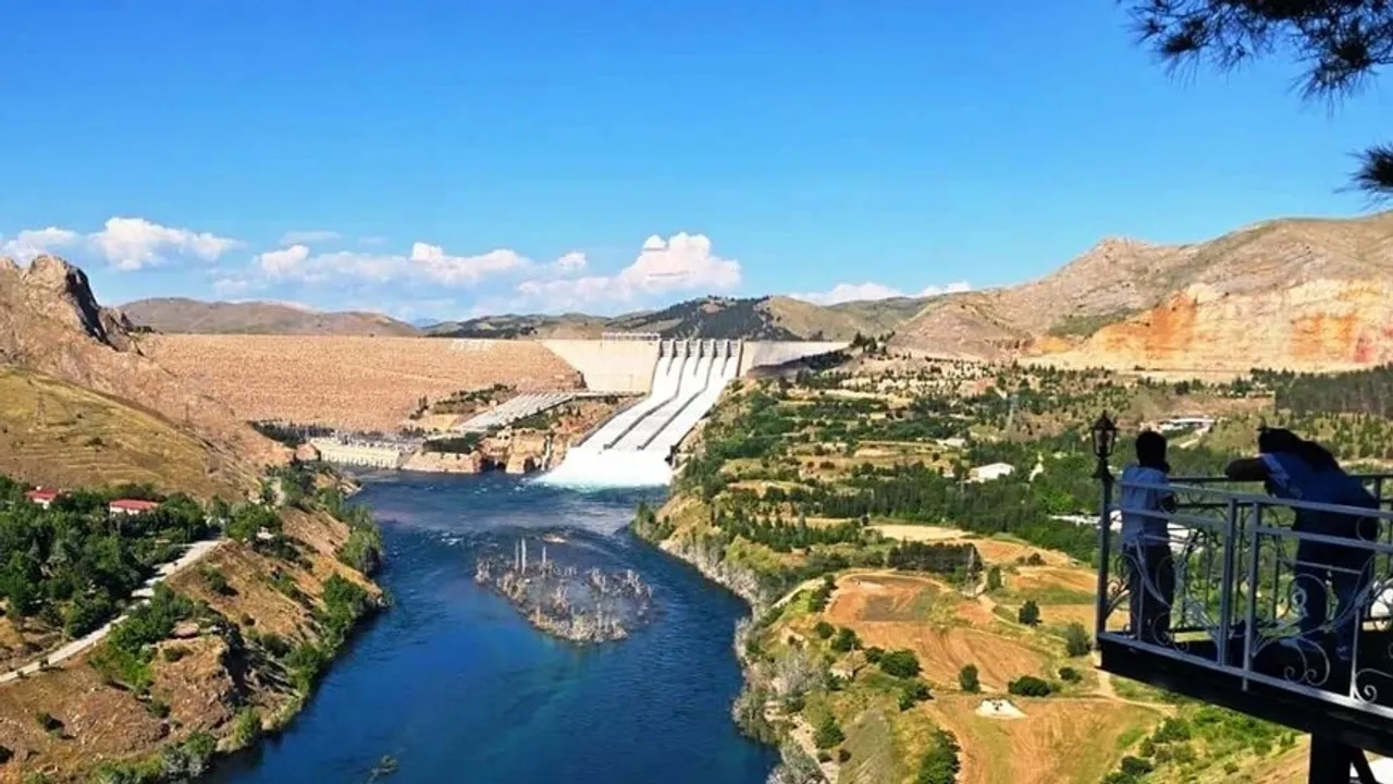 Keban Barajı’nda ikinci su tahliyesi başladı