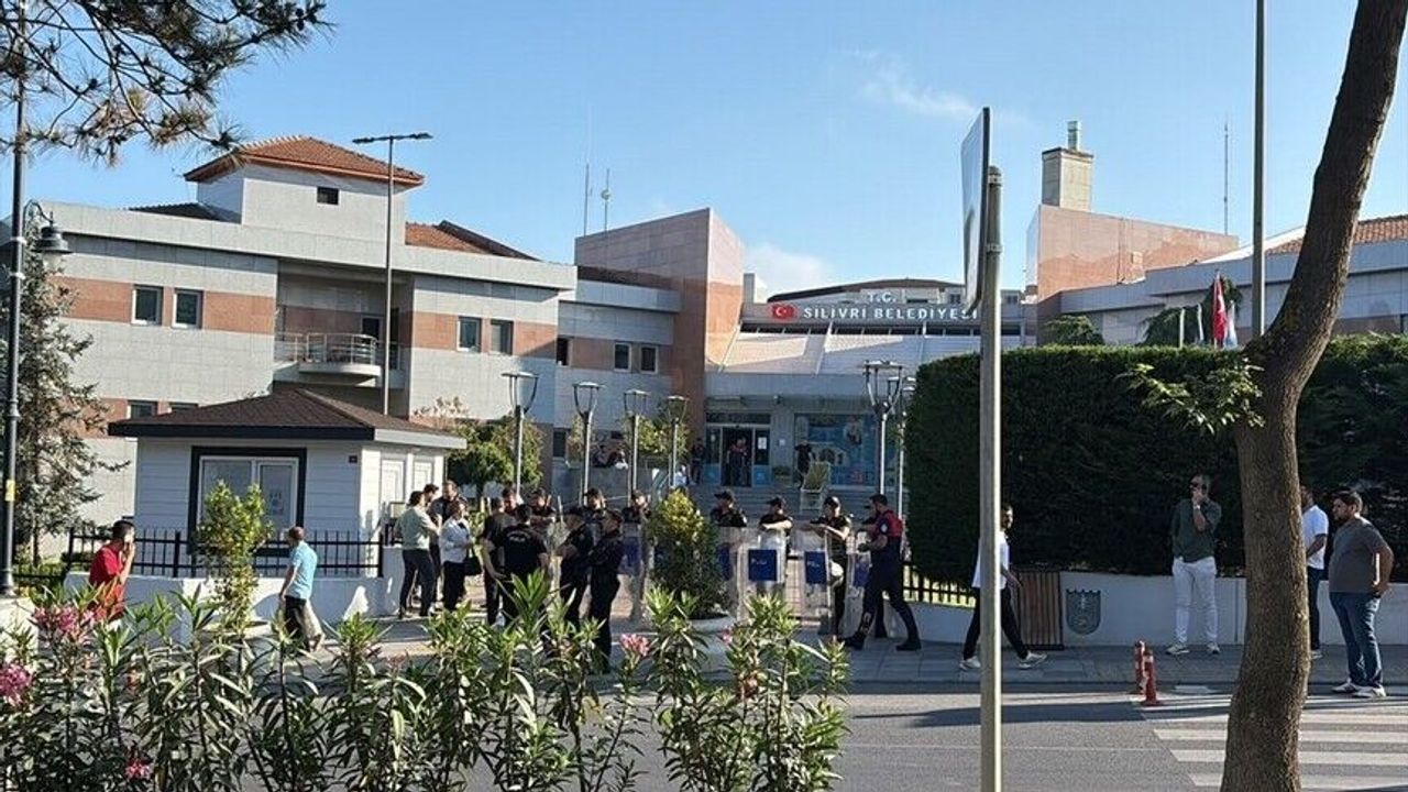 Silivri Belediyesi operasyonunda 17 gözaltı