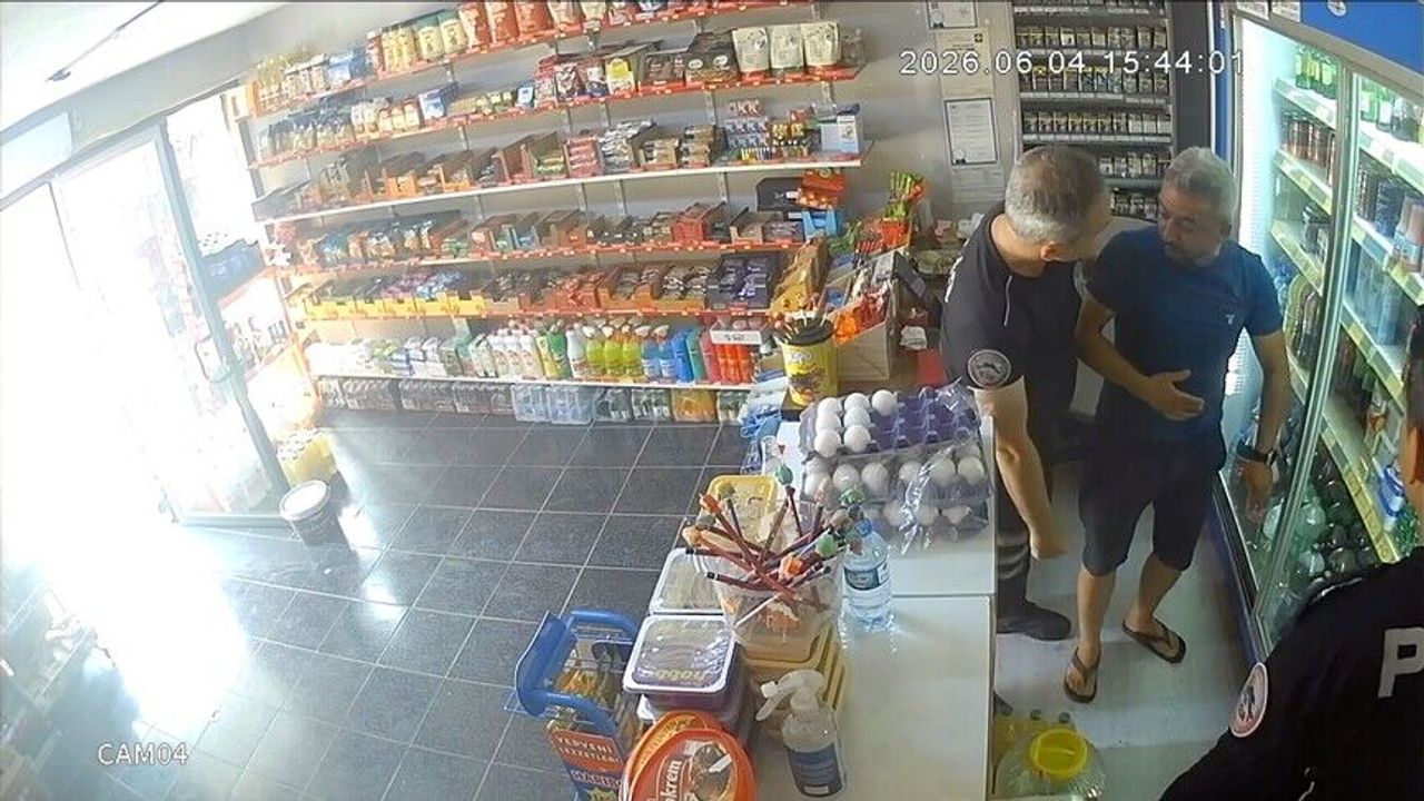 Boğazına şeker kaçan bakkalı polis kurtardı
