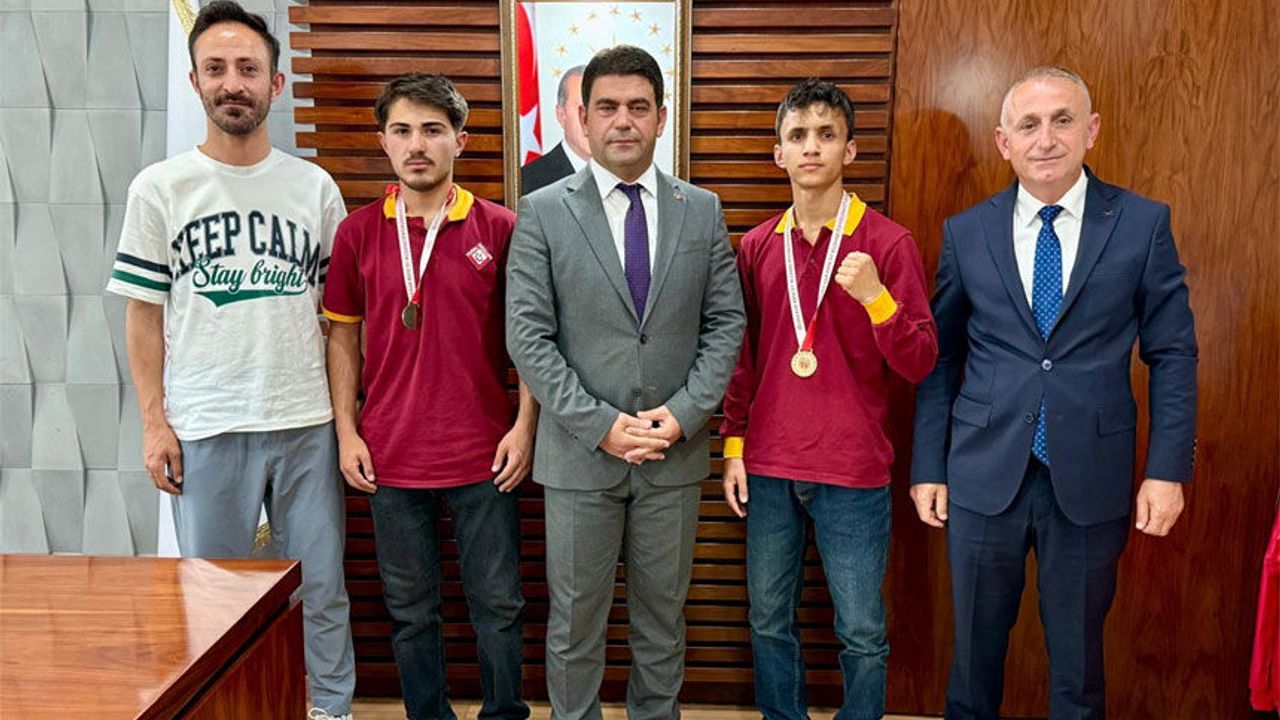 Müdür Yılmaz şampiyon sporcuları ağırladı
