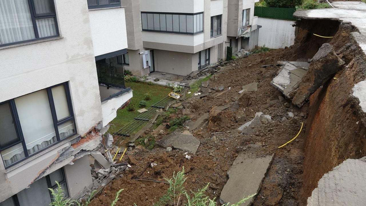 Trabzon'da metrekareye 50 kilogram yağış hasara yol açtı