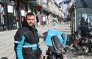 Hakkari’de moto kuryeler buzla mücadele ediyor
