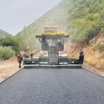 Hakkari kırsalında yollar yenileniyor: Mezra yollarına 6 kilometre asfalt