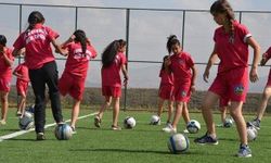 Yüksekovalı kızlar futbolda söz sahibi olmak istiyor