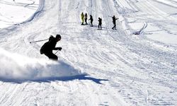 Hakkari Dağlarında Kayak ve Snowboard Gösterisi