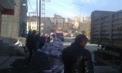 Hakkari'de kömür yardımı devam ediyor