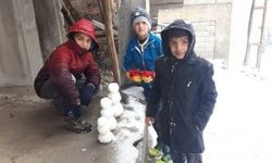 Kar Yağışı Çocuklara Eğlence Oldu