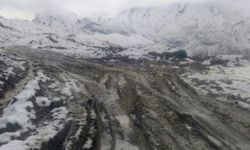Hakkâri Üniversitesinin yolu çamurdan geçilmiyor