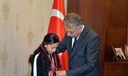 Vali Toprak, başarılı sporcuları ödüllendirdi