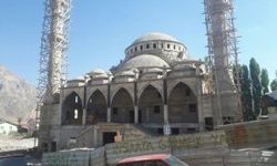 Hakkari’de yapımı devam eden cami inşaatı durdu
