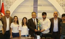 Çölemerik Spor Kulübü Halk Oyunları Ekibi Vali Toprak'ı ziyaret etti